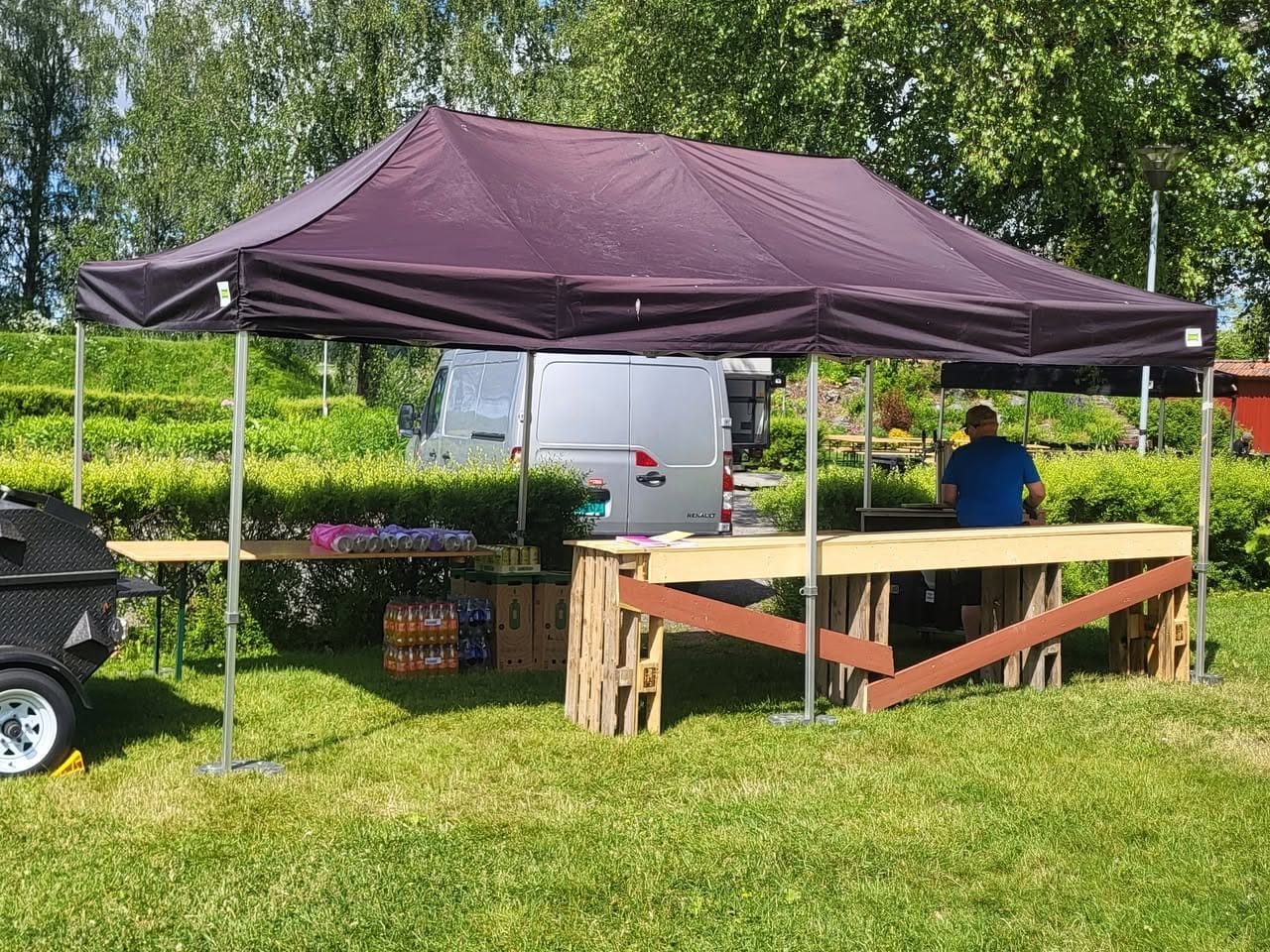 Telt til fest og arrangement i størrelsene 3x3, 3x6 og 4x8 meter.